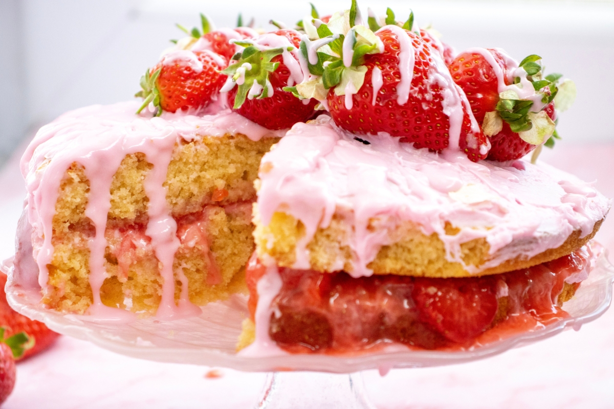 Vanilla Strawberry Cake