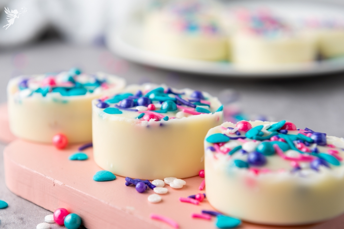 Customize These Cute White Chocolate Covered Oreos for Any Event