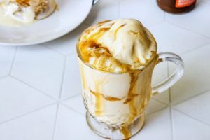 Caramel Apple Cider Float