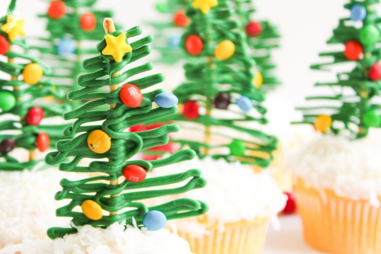 Christmas Tree Pretzel Cupcakes