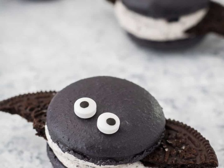 Halloween Macarons (Cookies and Cream Bats)